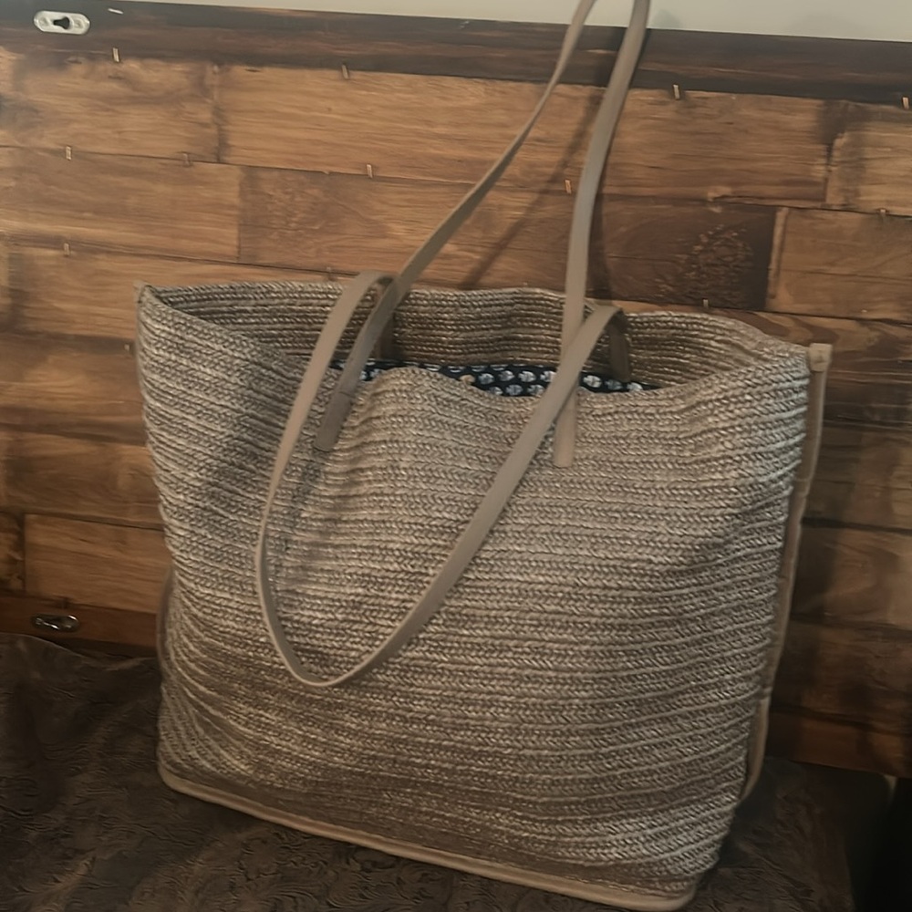 Vera bradley Straw Warm Stone with angel fish large 16”X13” Tote- NWOT - Picture 3 of 6